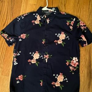 LIGHTLY USED Mens Hollister Shirt. Size XS